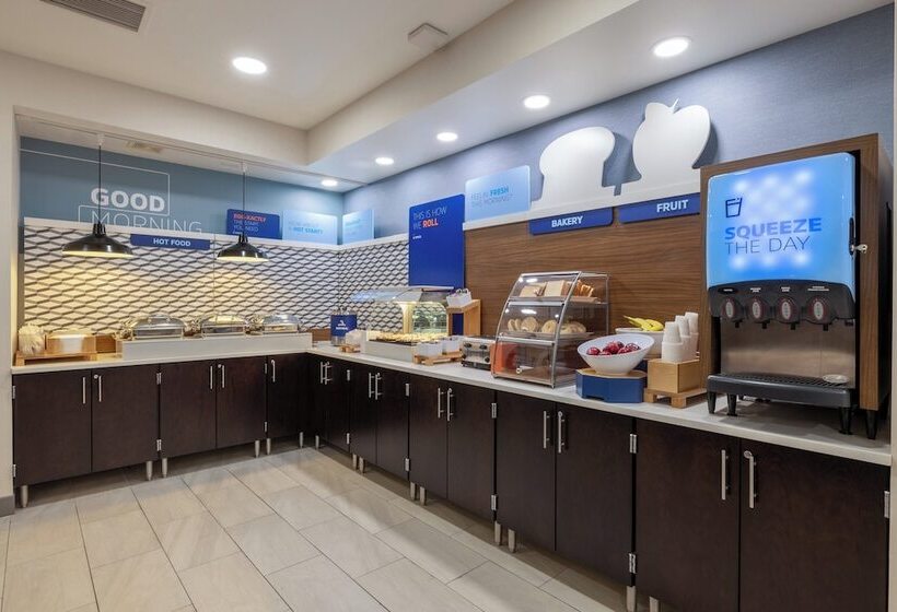 Отель Holiday Inn Express Rochester South Mayo Area, An Ihg