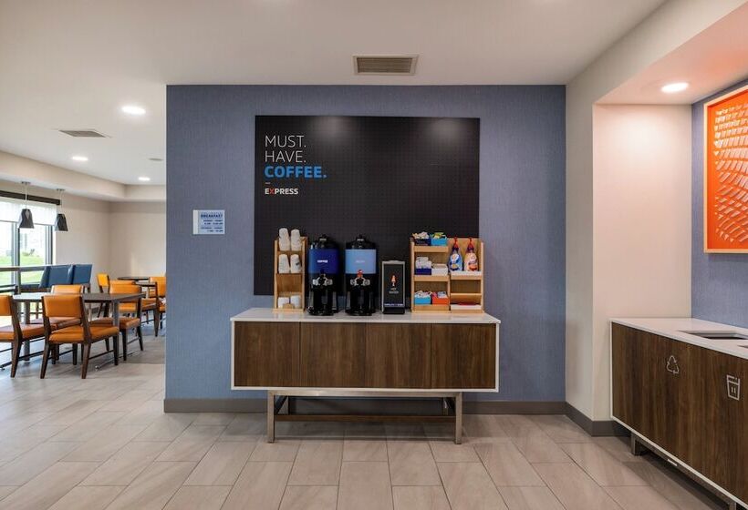 Отель Holiday Inn Express Rochester South Mayo Area, An Ihg