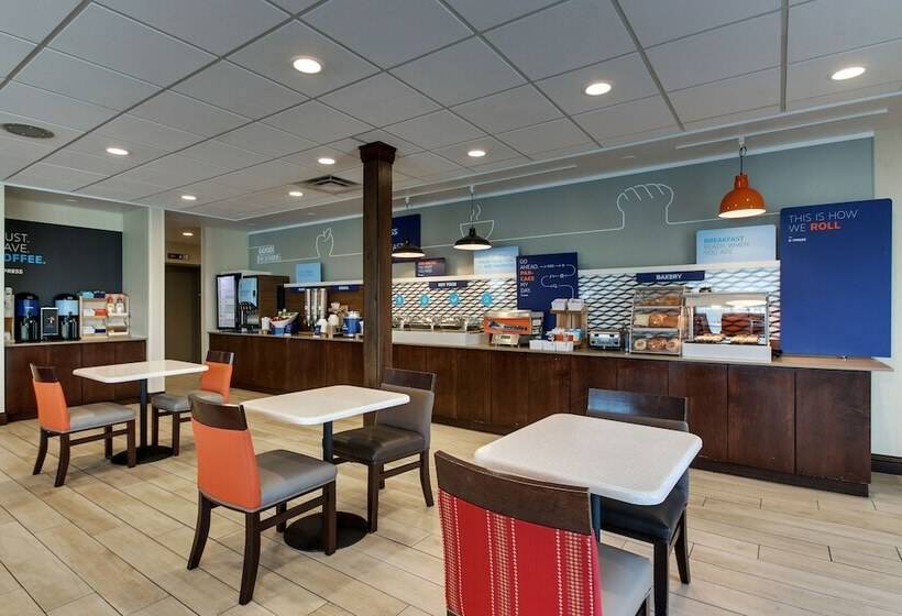 ホテル Holiday Inn Express & Suites Cheektowaga North East, An Ihg
