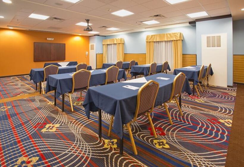 فندق Holiday Inn Express & Suites Denver North   Thornton, An Ihg
