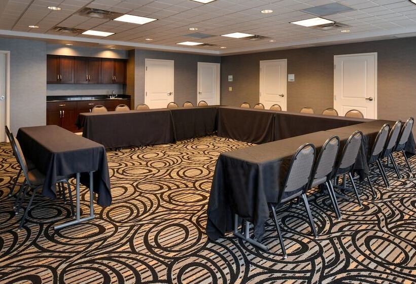 בית מלון כפרי Holiday Inn Express & Suites Greenfield, An Ihg