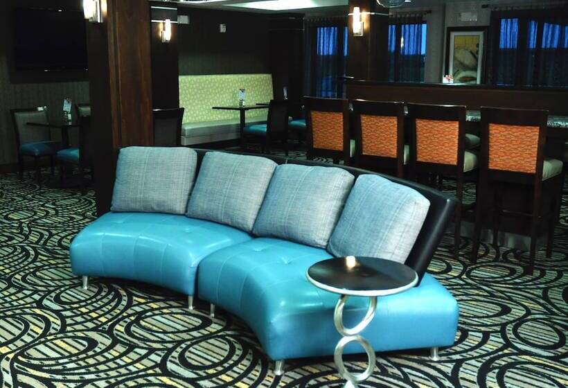 فندق Holiday Inn Express & Suites Greenfield, An Ihg