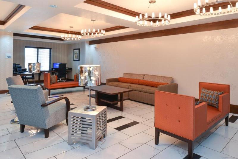 فندق Holiday Inn Express & Suites Greenfield, An Ihg