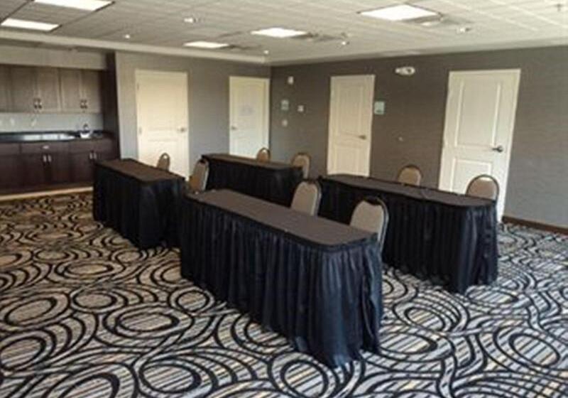 فندق Holiday Inn Express & Suites Greenfield, An Ihg