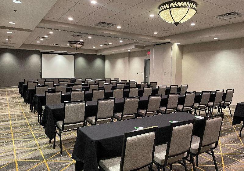 Отель Holiday Inn Raleigh Durham Airport, An Ihg