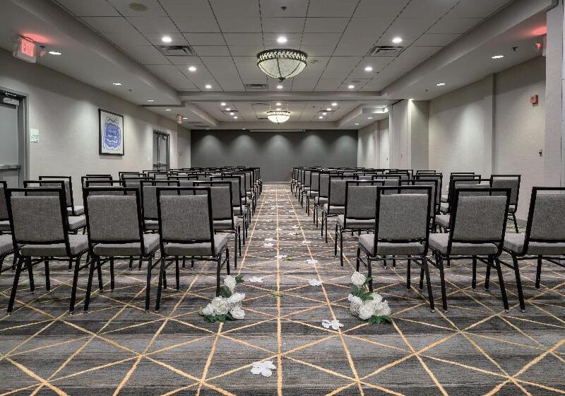 Отель Holiday Inn Raleigh Durham Airport, An Ihg