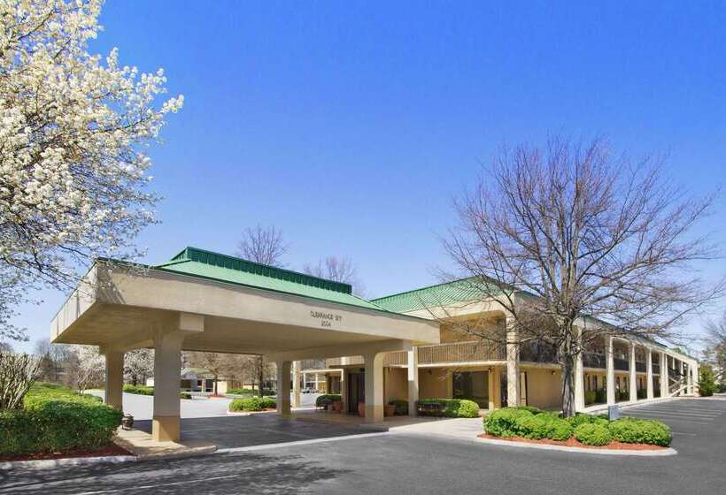 酒店 Howard Johnson By Wyndham Greensboro Near The Coliseum