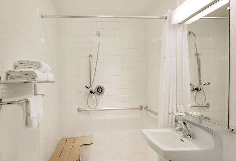 هتل Howard Johnson By Wyndham Las Vegas Near The Strip