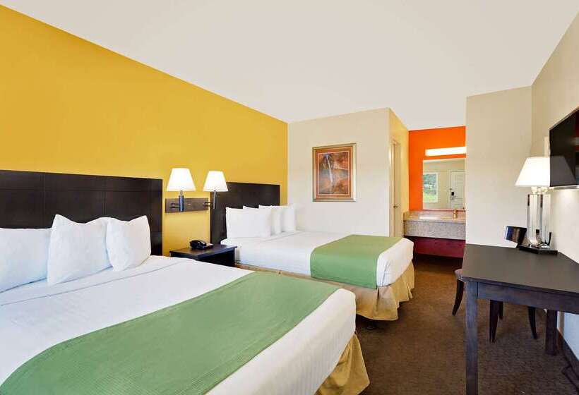 בית מלון כפרי Howard Johnson By Wyndham Las Vegas Near The Strip