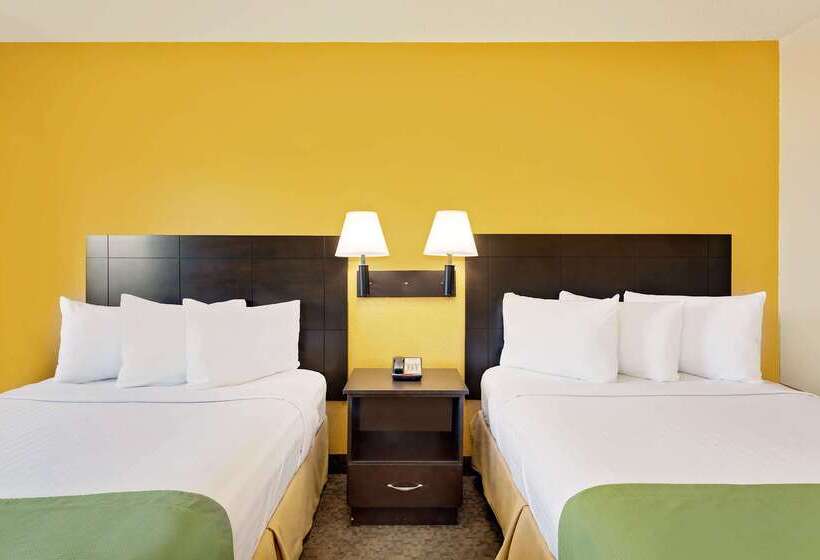 בית מלון כפרי Howard Johnson By Wyndham Las Vegas Near The Strip