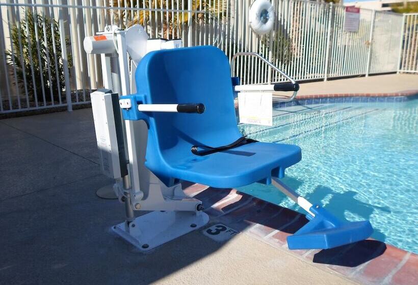 בית מלון כפרי Howard Johnson By Wyndham Las Vegas Near The Strip