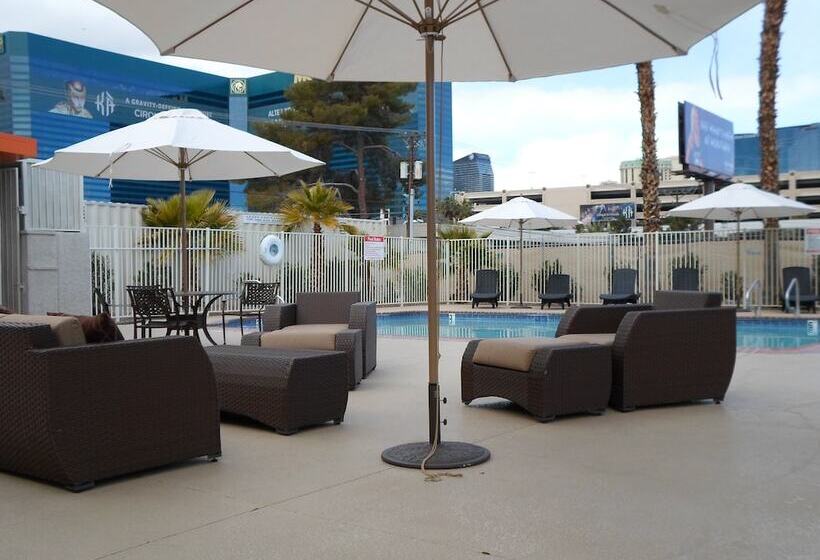 בית מלון כפרי Howard Johnson By Wyndham Las Vegas Near The Strip