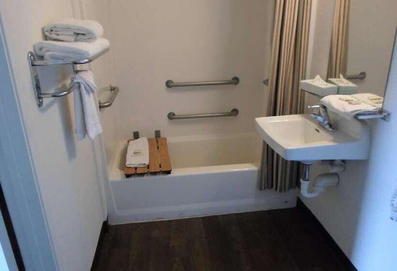 בית מלון כפרי Howard Johnson By Wyndham Las Vegas Near The Strip