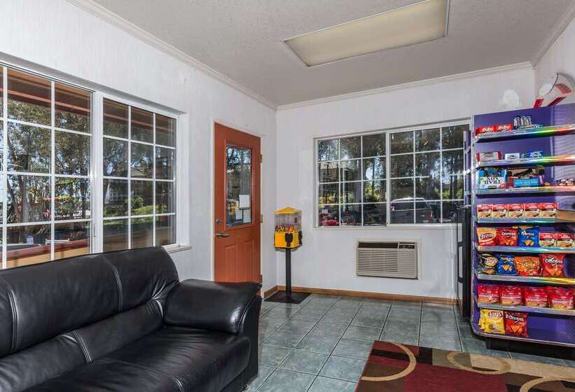 فندق Howard Johnson By Wyndham Santa Cruz Beach Boardwalk