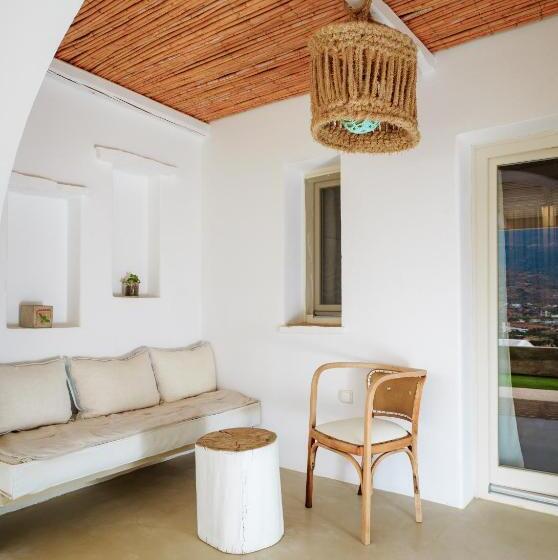 هتل Levantes Ios Boutique