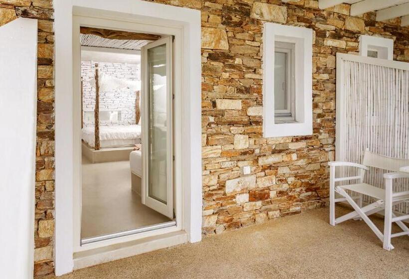 هتل Levantes Ios Boutique