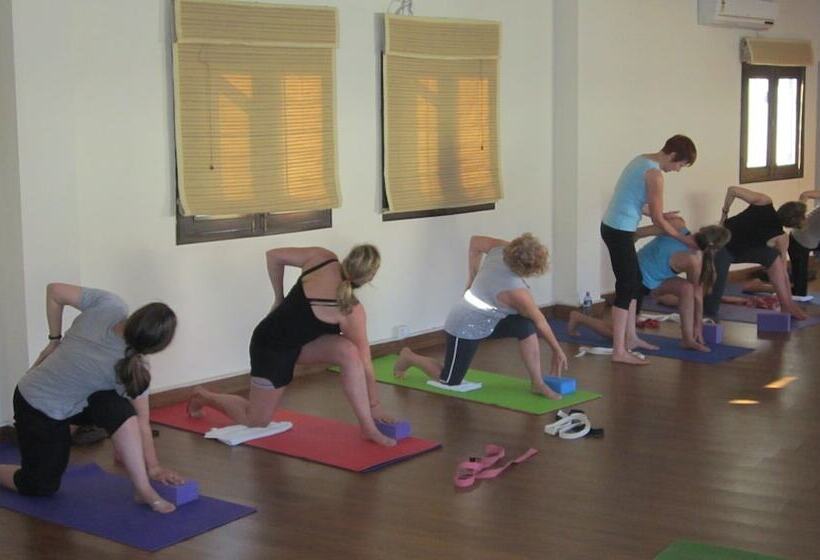 호텔 Naturoville Ayurvedic And Yoga Retreat By Opensky