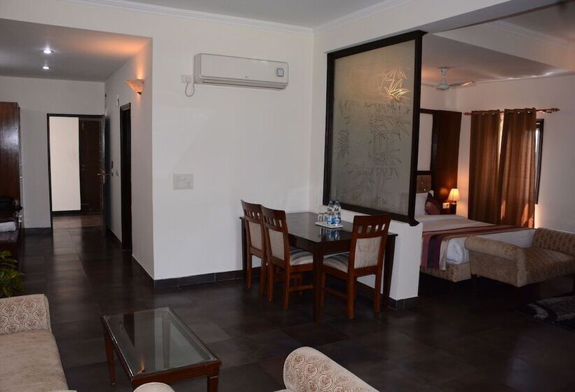 호텔 Naturoville Ayurvedic And Yoga Retreat By Opensky