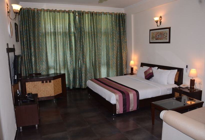 호텔 Naturoville Ayurvedic And Yoga Retreat By Opensky