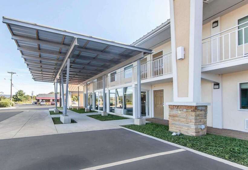 בית מלון כפרי Quality Inn & Suites
