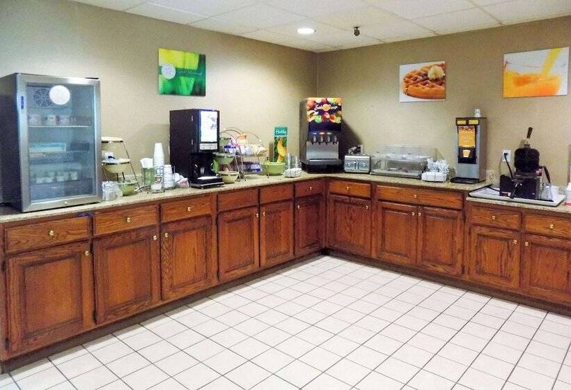 Отель Quality Inn
