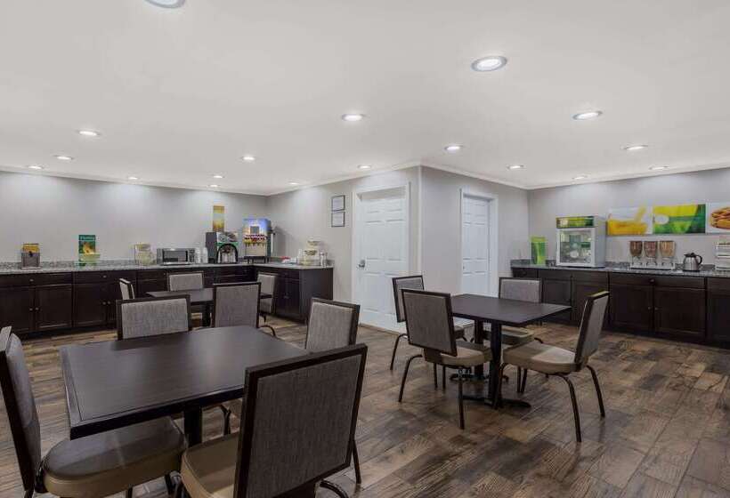 فندق Quality Inn