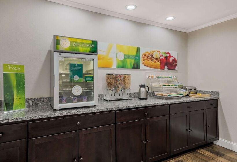 فندق Quality Inn