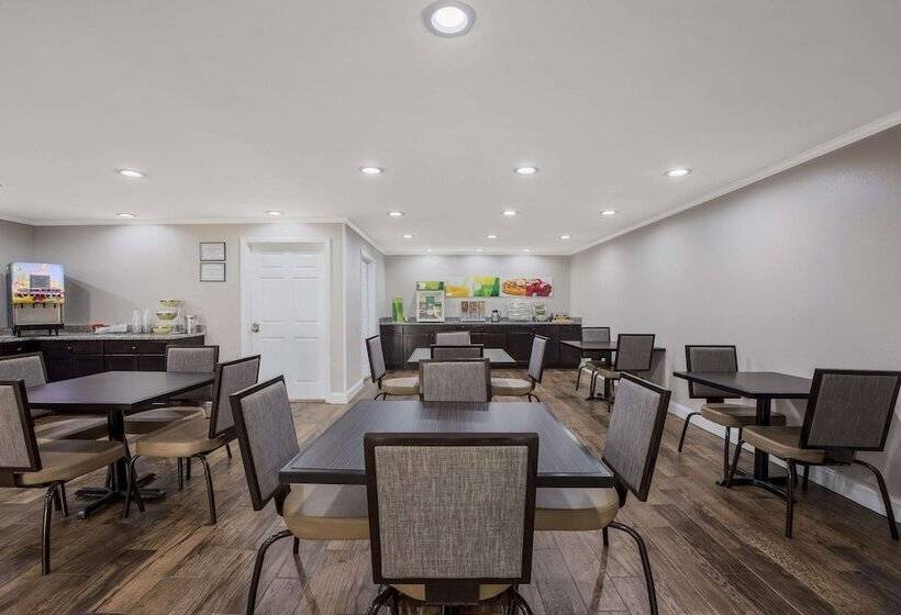 فندق Quality Inn