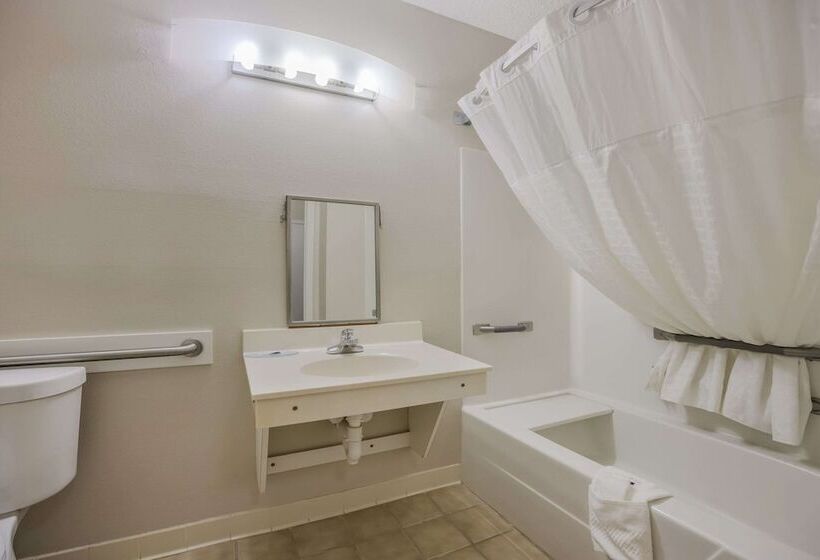 فندق Quality Inn