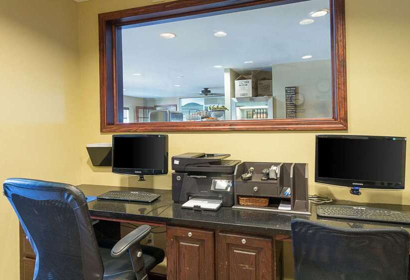 فندق Quality Inn Parkersburg Northvienna