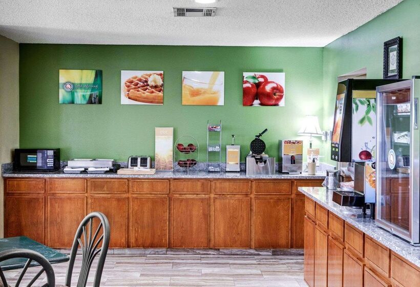 בית מלון כפרי Quality Suites Baton Rouge East  Denham Springs