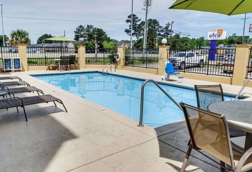 בית מלון כפרי Quality Suites Baton Rouge East  Denham Springs