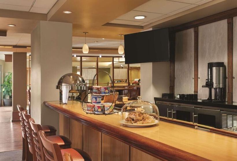 Radisson Hotel Providence Airport