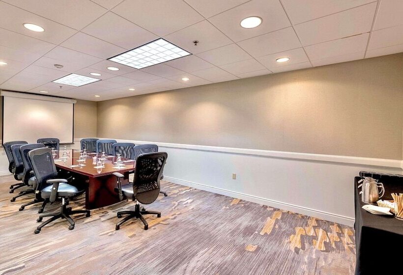 Radisson Hotel Providence Airport