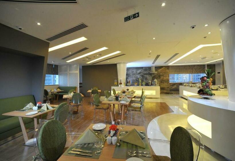 Отель Ramada Abu Dhabi Corniche