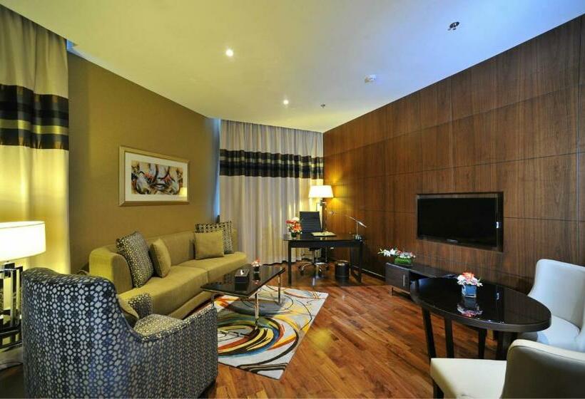 Отель Ramada Abu Dhabi Corniche