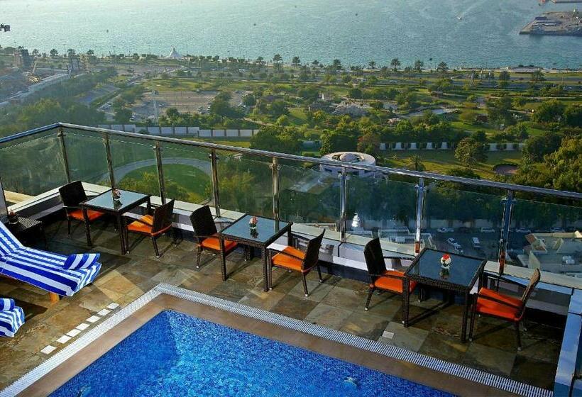Отель Ramada Abu Dhabi Corniche