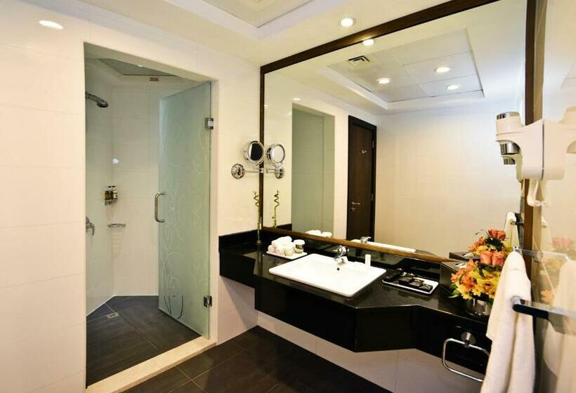 Отель Ramada Abu Dhabi Corniche