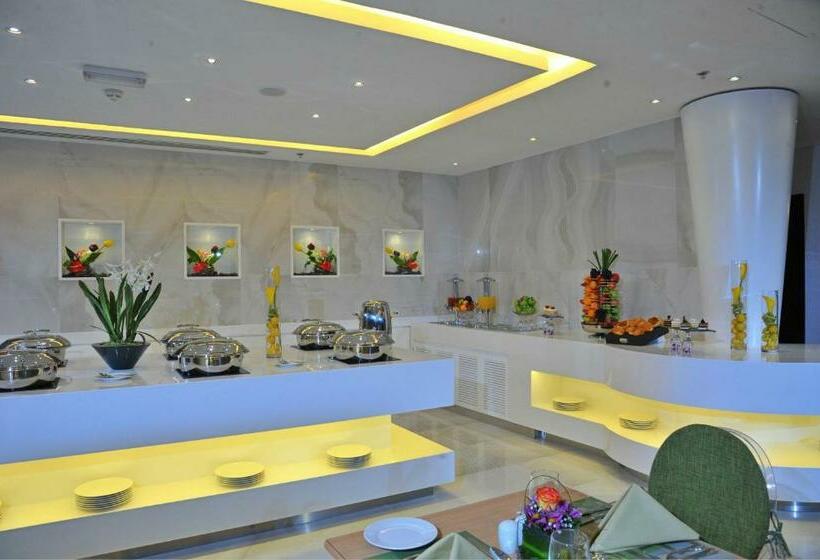 Отель Ramada Abu Dhabi Corniche