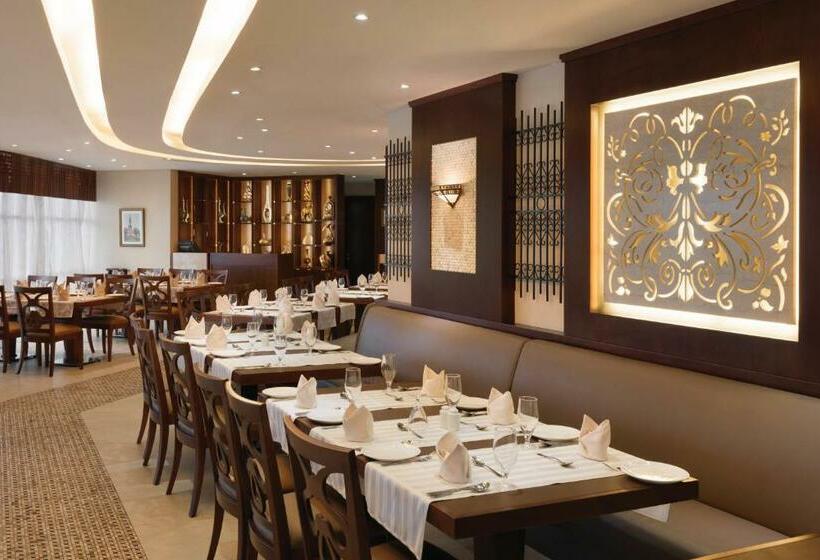 Отель Ramada Abu Dhabi Corniche