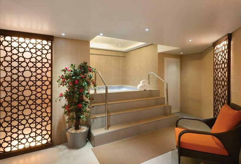 Отель Ramada Abu Dhabi Corniche