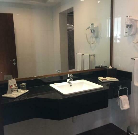 Отель Ramada Abu Dhabi Corniche