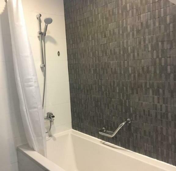 Отель Ramada Abu Dhabi Corniche