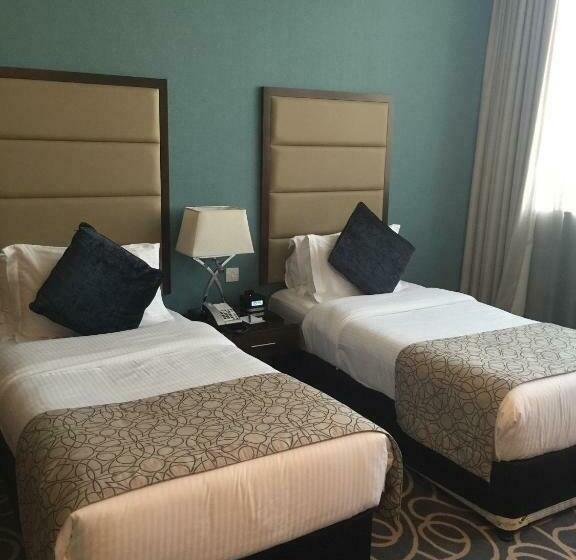 Отель Ramada Abu Dhabi Corniche