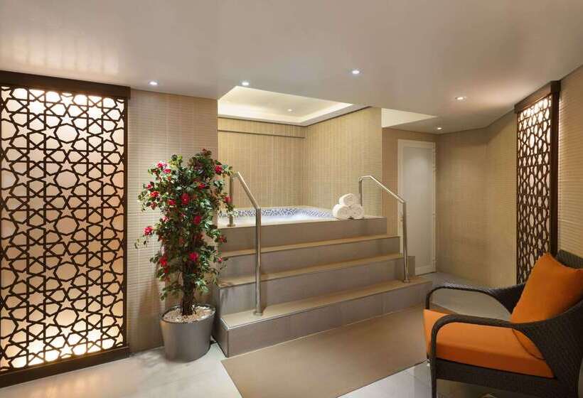 Отель Ramada Abu Dhabi Corniche