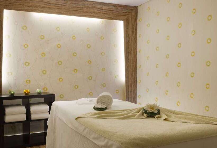 Отель Ramada Abu Dhabi Corniche