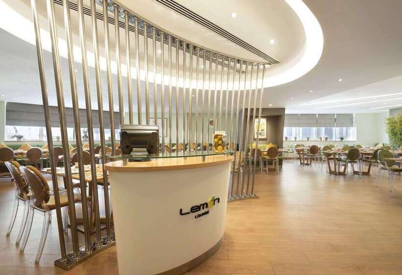 Отель Ramada Abu Dhabi Corniche