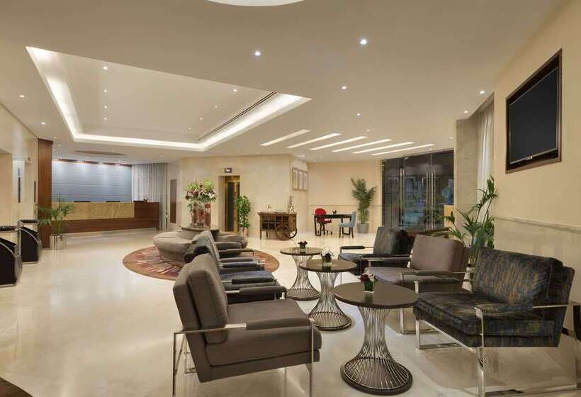 Отель Ramada Abu Dhabi Corniche