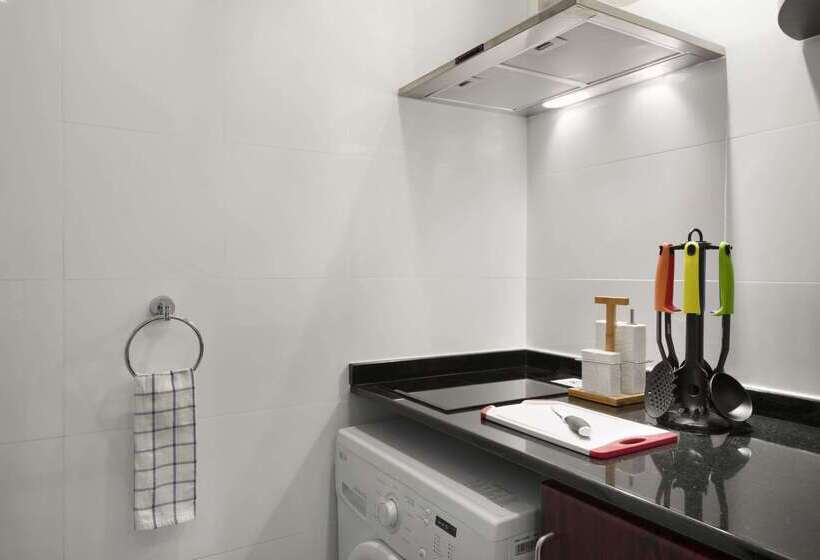 Отель Ramada Abu Dhabi Corniche