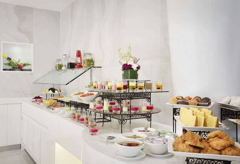 Отель Ramada Abu Dhabi Corniche